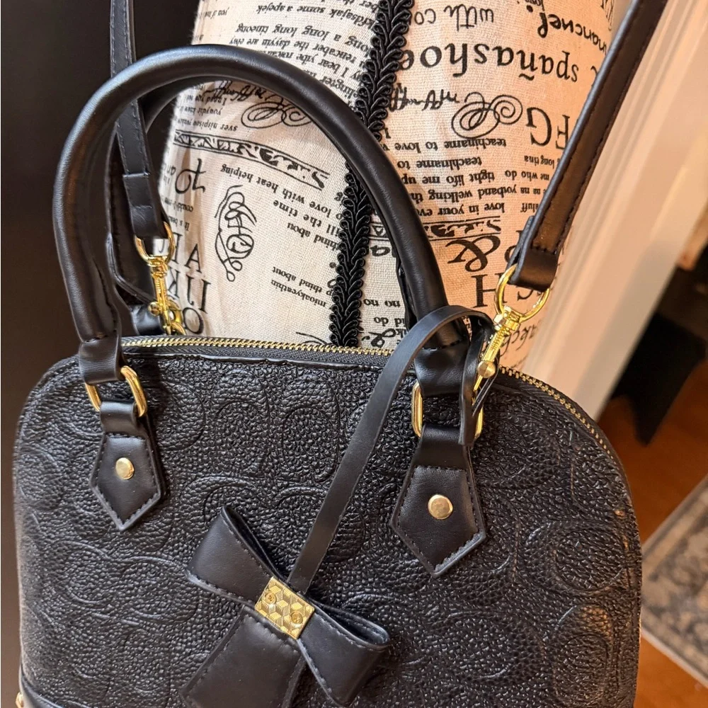 Elegant‎ Black Handbag with Gold Accents